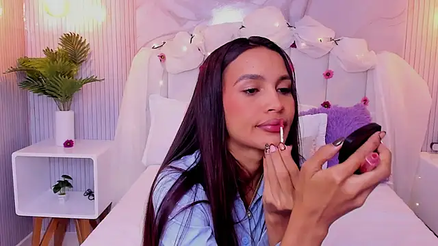 Snapshot of Carohorny4u chatting on 09-19-25, 12:28 Carohorny4u online show from 09-19-25, 12:28