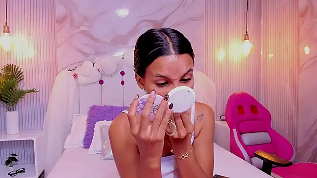 Snapshot of Carohorny4u chatting on 09-21-25, 12:29 Carohorny4u online show from 09-21-25, 12:29