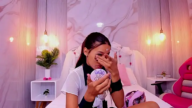 Snapshot of Carohorny4u chatting on 09-26-25, 12:53 Carohorny4u online show from 09-26-25, 12:53