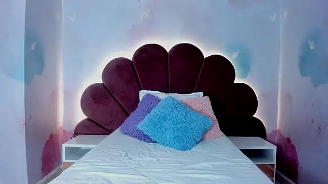 Snapshot of Carohorny4u chatting on 11-21-25, 11:42 Carohorny4u online show from 11-21-25, 11:42