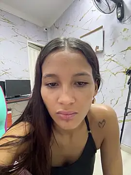 Snapshot of Carohorny4u chatting on 12-17-25, 11:27 Carohorny4u online show from 12-17-25, 11:27