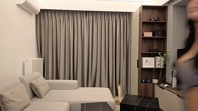 Snapshot of IrisNoire chatting on 10-30-25, 07:58 IrisNoire online show from 10-30-25, 07:58