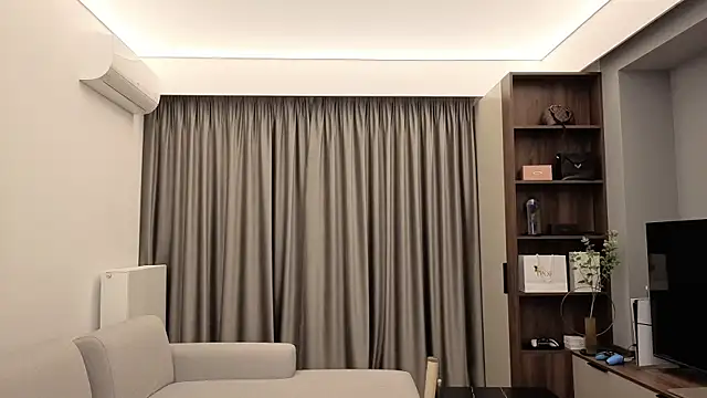 Snapshot of IrisNoire chatting on 12-18-25, 08:48 IrisNoire online show from 12-18-25, 08:48