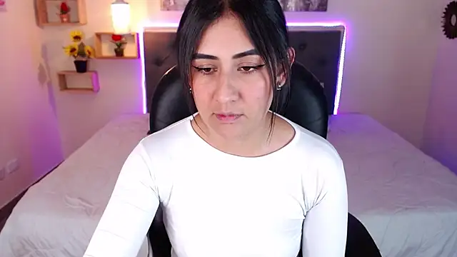 Snapshot of mia_aira chatting on 12-05-24, 08:33 mia aira online show from 12-05-24, 08:33