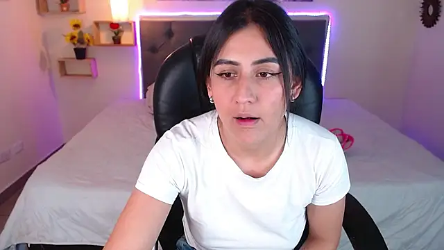 Snapshot of mia_aira chatting on 12-06-24, 08:29 mia aira online show from 12-06-24, 08:29