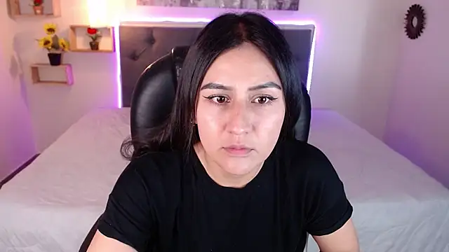 Snapshot of mia_aira chatting on 12-12-24, 08:32 mia aira online show from 12-12-24, 08:32