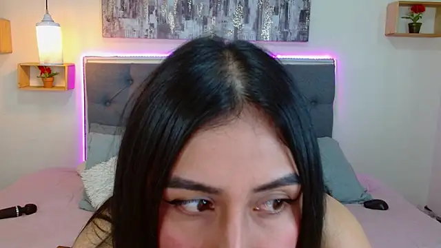 mia aira online show from 11-20-25, 03:45