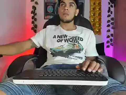 Snapshot of mikee_scooth chatting on 02-02-25, 01:02 mikee scooth online show from 02-02-25, 01:02