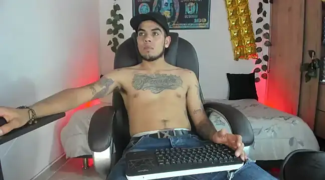 Snapshot of mikee_scooth chatting on 02-13-25, 05:16 mikee scooth online show from 02-13-25, 05:16