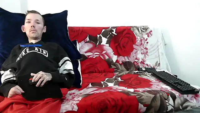 Snapshot of Sophia_and_Thomas chatting on 12-17-25, 09:43 Sophia and Thomas online show from 12-17-25, 09:43