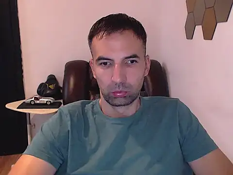 Leo 1617 online show from 10-13-25, 02:17