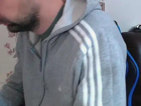 Snapshot of Leo_1617 chatting on 02-04-26, 10:32 Leo 1617 online show from 02-04-26, 10:32