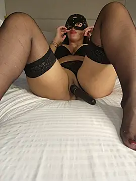 Snapshot of xxxHotQueen chatting on 11-15-25, 06:26 xxxHotQueen online show from 11-15-25, 06:26