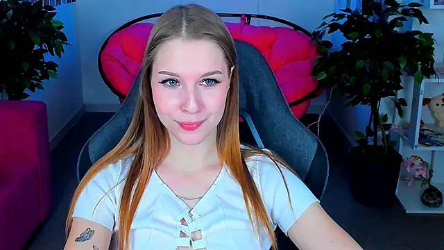 CuteMousee online show from 12-17-24, 05:47