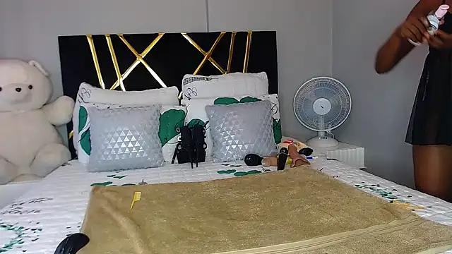 Snapshot of MissBigNipples chatting on 02-21-25, 05:35 MissBigNipples online show from 02-21-25, 05:35