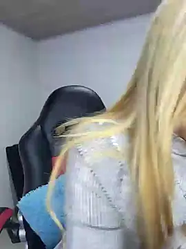 Snapshot of alicev_kitty chatting on 01-16-25, 01:14 alicev kitty online show from 01-16-25, 01:14