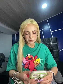 Snapshot of alicev_kitty chatting on 03-06-25, 01:03 alicev kitty online show from 03-06-25, 01:03