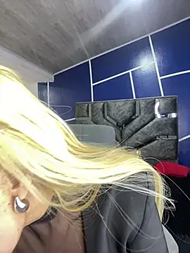 Snapshot of alicev_kitty chatting on 03-12-25, 01:30 alicev kitty online show from 03-12-25, 01:30