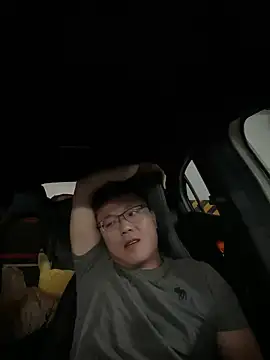 Snapshot of YoY-man chatting on 12-13-24, 06:00 YoY-man online show from 12-13-24, 06:00