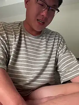 Snapshot of YoY-man chatting on 01-13-25, 03:26 YoY-man online show from 01-13-25, 03:26