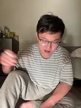 Snapshot of YoY-man chatting on 01-17-25, 09:49 YoY-man online show from 01-17-25, 09:49