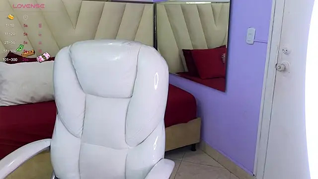 Snapshot of Sexy_paradise18_ chatting on 01-28-25, 07:53 Sexy paradise18 online show from 01-28-25, 07:53