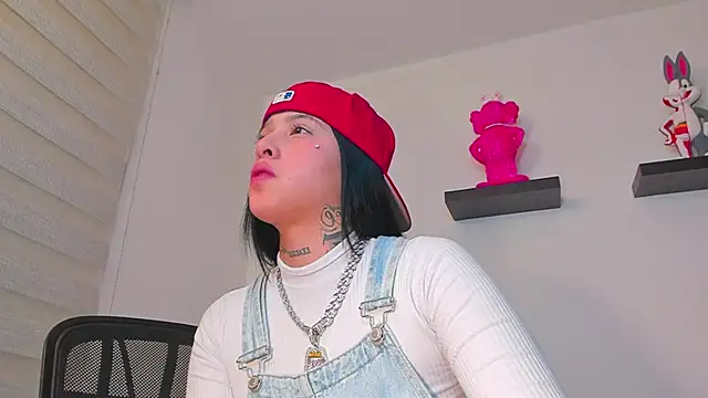 Gangster Girl online show from 12-05-24, 12:19