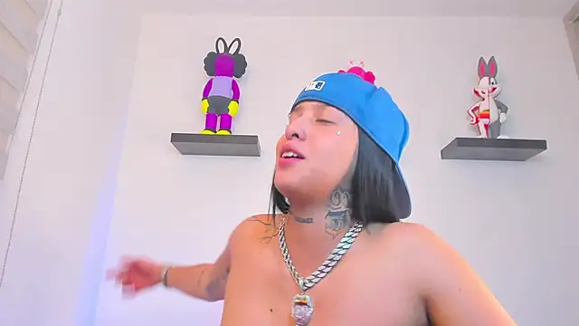 Gangster Girl online show from 12-18-24, 01:37