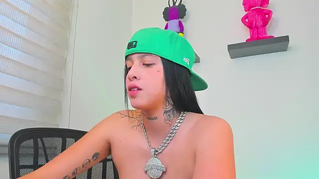 Gangster Girl online show from 12-18-24, 10:35