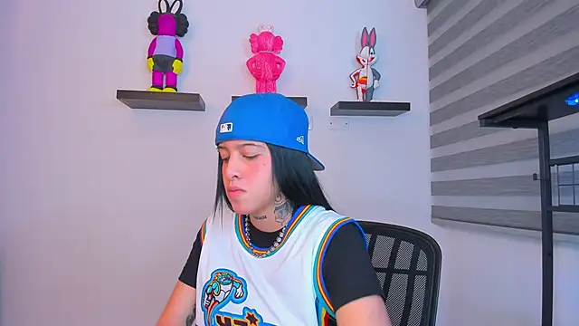 Gangster Girl online show from 10-12-25, 03:27