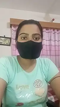 Snapshot of Amisha-2 chatting on 06-05-26, 12:33 Amisha-2 online show from 06-05-26, 12:33