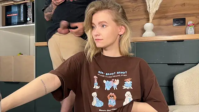 Snapshot of Adelovenick chatting on 05-17-26, 04:10 Adelovenick online show from 05-17-26, 04:10