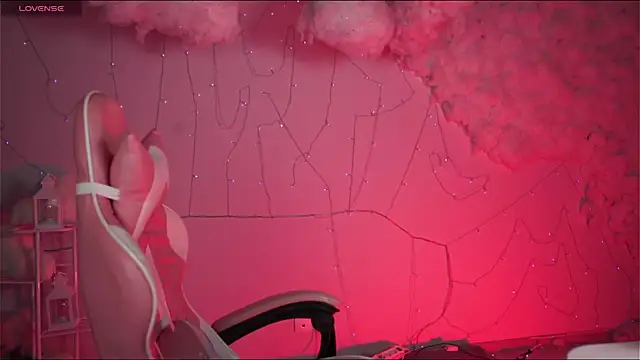 Lana  May online show from 03-21-25, 11:12