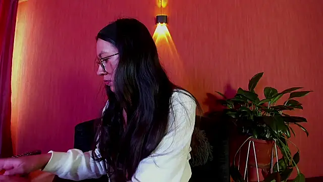 EmiGomez  online show from 04-08-26, 02:17