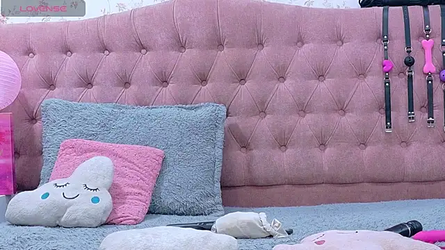 AvrillThomas online show from 03-22-25, 01:19