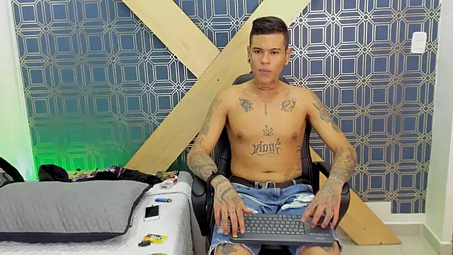 Snapshot of jamesinked_ chatting on 12-31-24, 04:35 jamesinked  online show from 12-31-24, 04:35
