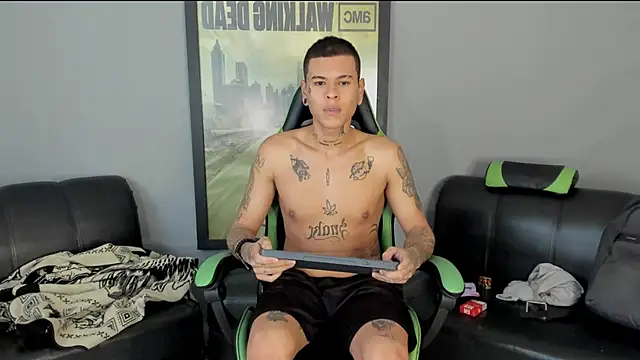 Snapshot of jamesinked_ chatting on 01-04-25, 07:02 jamesinked  online show from 01-04-25, 07:02