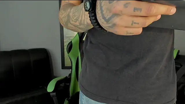 Snapshot of jamesinked_ chatting on 01-16-25, 07:41 jamesinked  online show from 01-16-25, 07:41