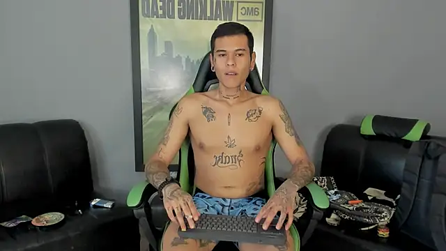 Snapshot of jamesinked_ chatting on 02-06-25, 08:02 jamesinked  online show from 02-06-25, 08:02