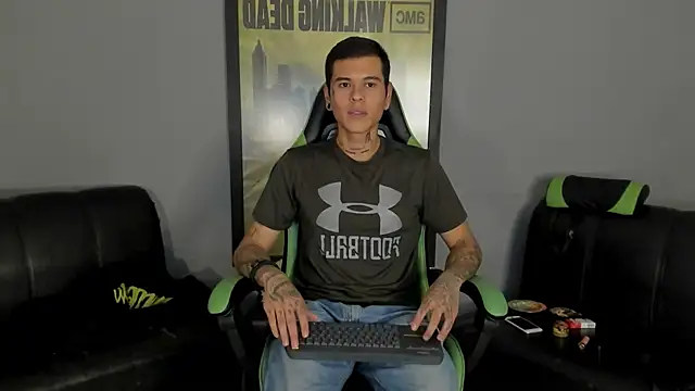 Snapshot of jamesinked_ chatting on 02-10-25, 10:40 jamesinked  online show from 02-10-25, 10:40