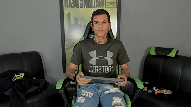 Snapshot of jamesinked_ chatting on 02-11-25, 08:42 jamesinked  online show from 02-11-25, 08:42