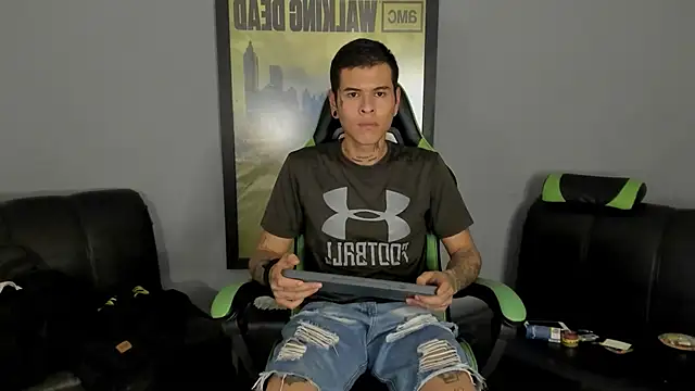 Snapshot of jamesinked_ chatting on 02-12-25, 10:26 jamesinked  online show from 02-12-25, 10:26