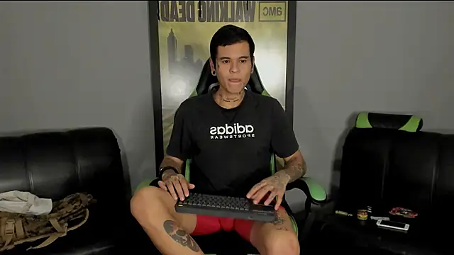 Snapshot of jamesinked_ chatting on 03-04-25, 07:41 jamesinked  online show from 03-04-25, 07:41