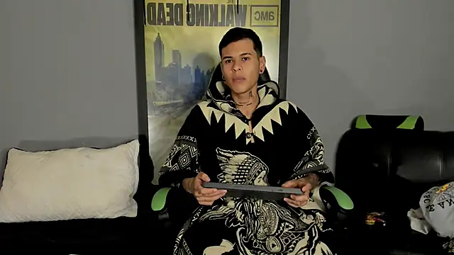 Snapshot of jamesinked_ chatting on 03-19-25, 12:48 jamesinked  online show from 03-19-25, 12:48