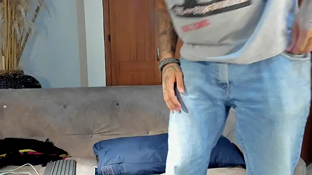 Snapshot of jamesinked_ chatting on 10-18-25, 02:25 jamesinked  online show from 10-18-25, 02:25