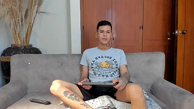 Snapshot of jamesinked_ chatting on 11-09-25, 08:18 jamesinked online show from 11-09-25, 08:18