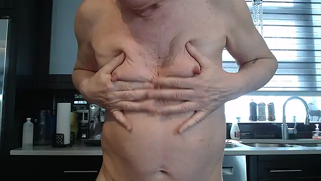 Snapshot of Toy-Daddy chatting on 03-05-25, 03:51 Toy-Daddy online show from 03-05-25, 03:51