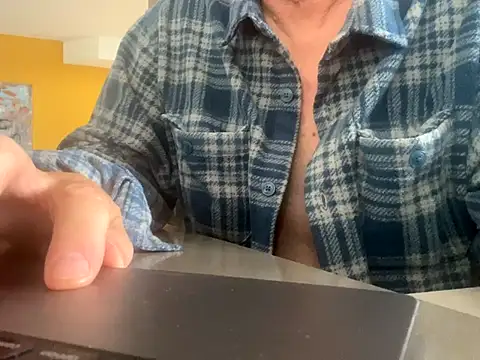 Snapshot of Toy-Daddy chatting on 09-13-25, 03:45 Toy-Daddy online show from 09-13-25, 03:45