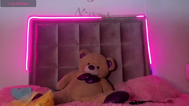 Snapshot of Melody_Ds chatting on 12-20-24, 12:19 Melody Ds online show from 12-20-24, 12:19