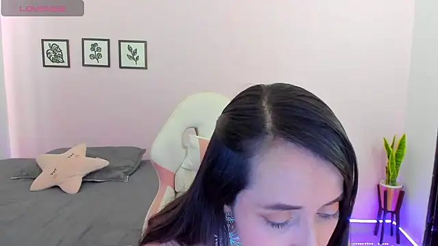 Snapshot of sophie_pazz chatting on 10-25-25, 04:13 sophie pazz online show from 10-25-25, 04:13